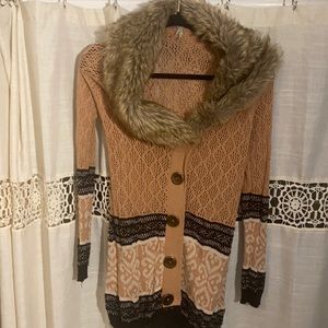 Gimmicks by bke Xs faux fur neck cardigan